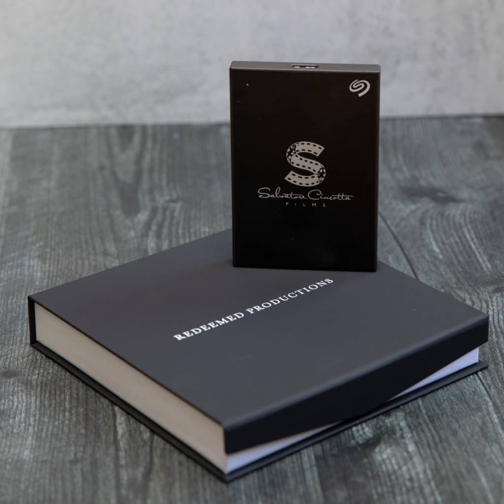 Seagate Backup Plus Slim + Classic Snap Box Bundle